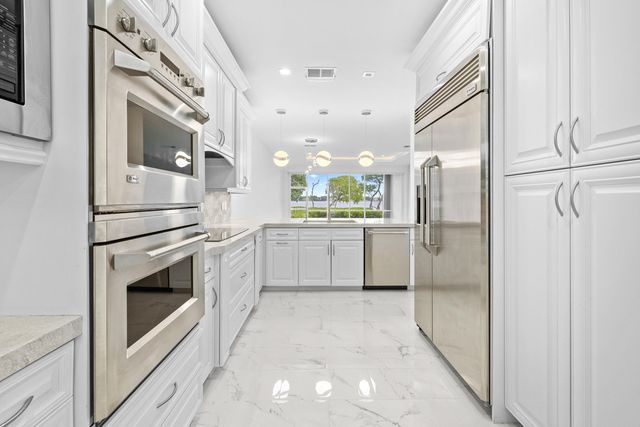 88 N Lakeshore Drive, Hypoluxo, FL 33462
