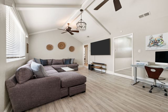 2021 Mountainview Drive, Hurst, TX 76054