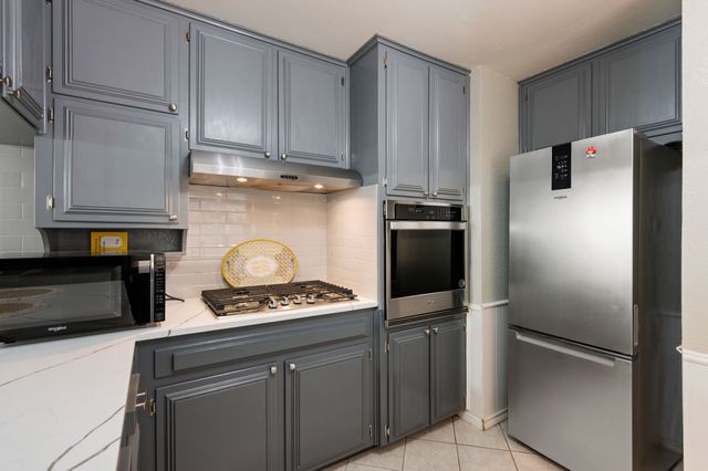 2021 Mountainview Drive, Hurst, TX 76054