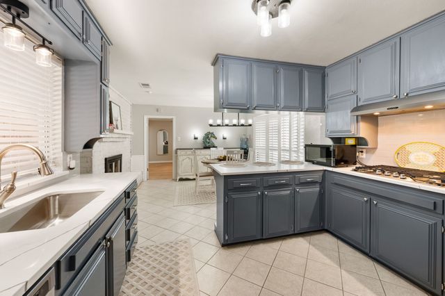 2021 Mountainview Drive, Hurst, TX 76054