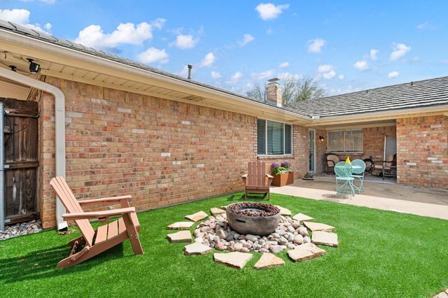 2021 Mountainview Drive, Hurst, TX 76054