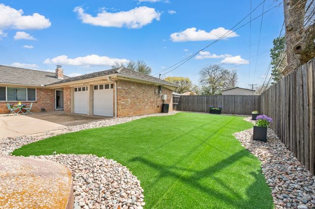 2021 Mountainview Drive, Hurst, TX 76054