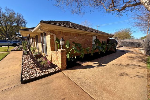 2021 Mountainview Drive, Hurst, TX 76054