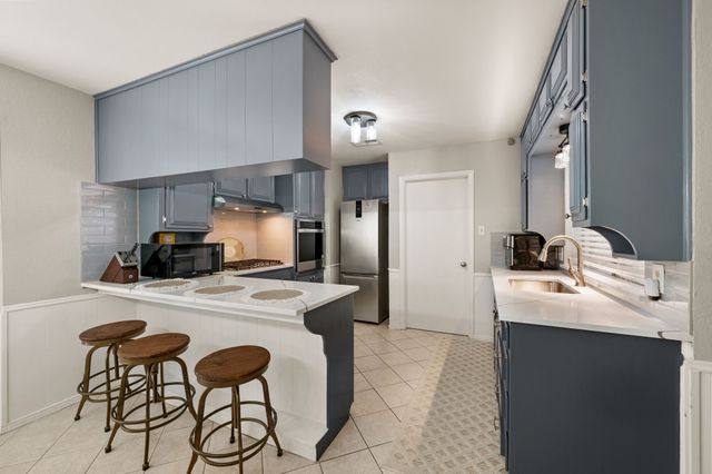 2021 Mountainview Drive, Hurst, TX 76054