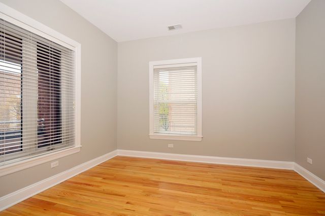 1057 W Thorndale Avenue 2E, Chicago, IL 60660