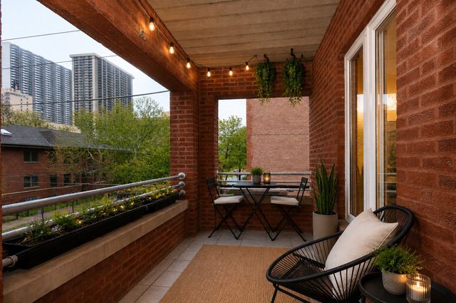 1057 W Thorndale Avenue 2E, Chicago, IL 60660