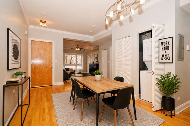 1057 W Thorndale Avenue 2E, Chicago, IL 60660