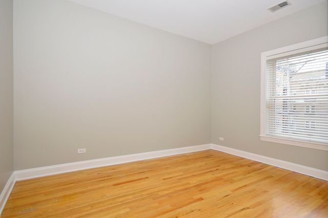 1057 W Thorndale Avenue 2E, Chicago, IL 60660