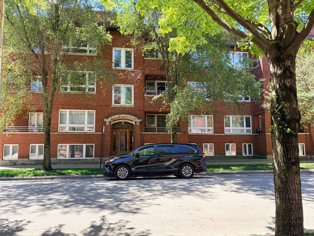 1057 W Thorndale Avenue 2E, Chicago, IL 60660