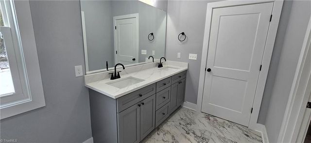 5058 Shattalon Drive, Winston-salem, NC 27106