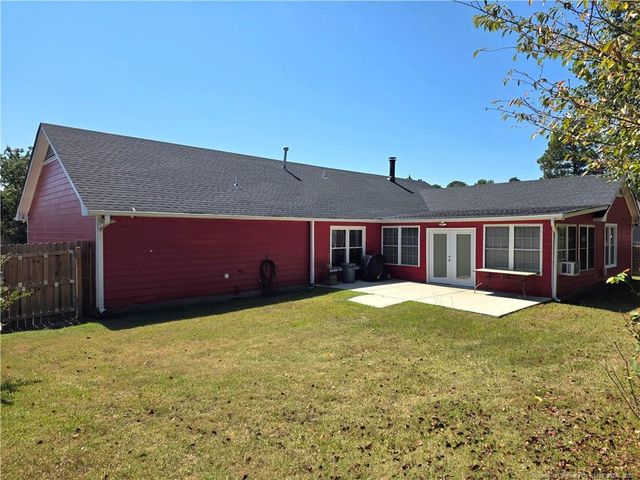 6653 Pacific Avenue, Fayetteville, NC 28314