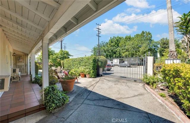 4918 Cahuenga, North Hollywood, CA 91601