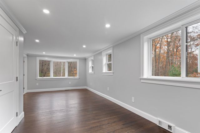 137 Walker Bungalow Road, Portsmouth, NH 03801