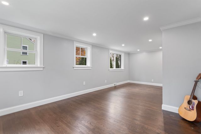 137 Walker Bungalow Road, Portsmouth, NH 03801