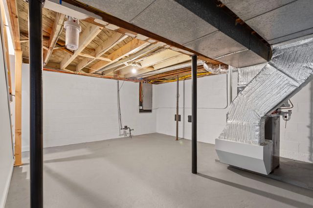 137 Walker Bungalow Road, Portsmouth, NH 03801