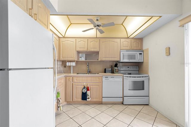 9 QUAILS RUN BOULEVARD 12, Englewood, FL 34223