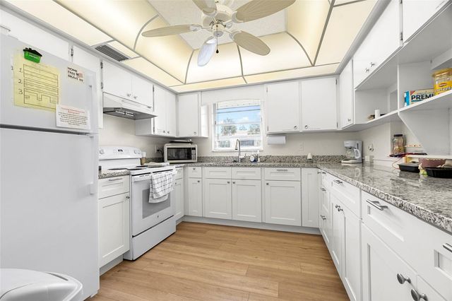 9 QUAILS RUN BOULEVARD 12, Englewood, FL 34223