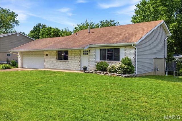 10113 Sunridge Trail S, Pevely, MO 63070