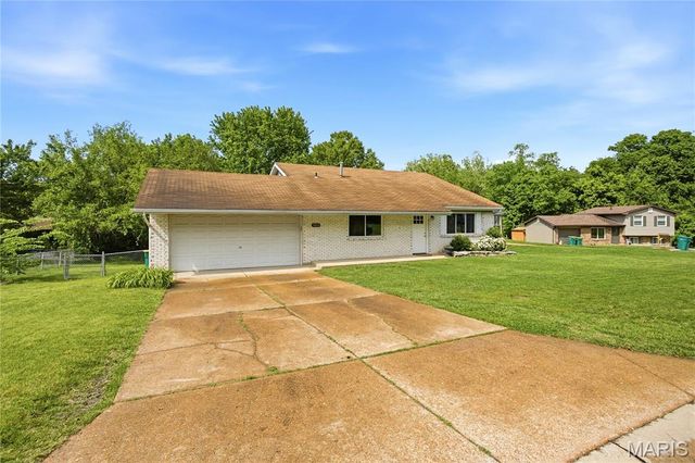 10113 Sunridge Trail S, Pevely, MO 63070