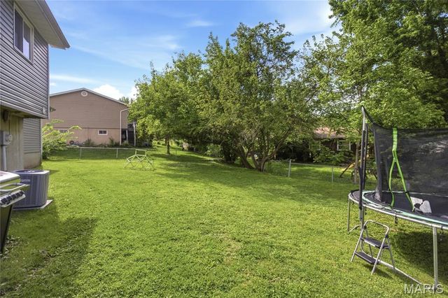 10113 Sunridge Trail S, Pevely, MO 63070
