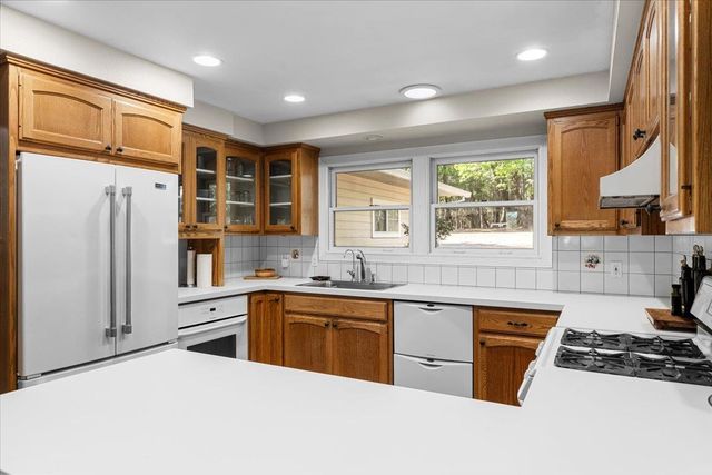 15580 Kitkitdizze Dr, Grass Valley, CA 95945