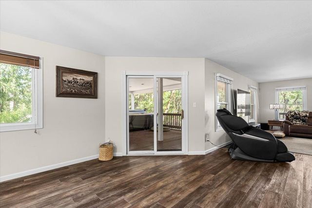 15580 Kitkitdizze Dr, Grass Valley, CA 95945