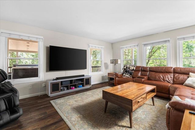 15580 Kitkitdizze Dr, Grass Valley, CA 95945