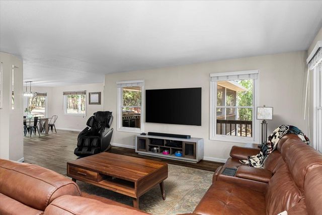 15580 Kitkitdizze Dr, Grass Valley, CA 95945