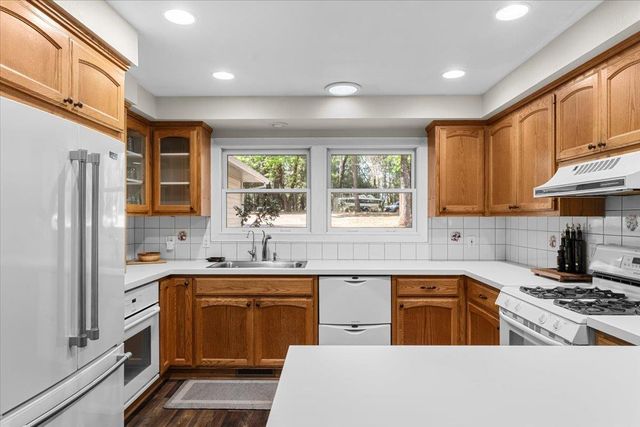 15580 Kitkitdizze Dr, Grass Valley, CA 95945