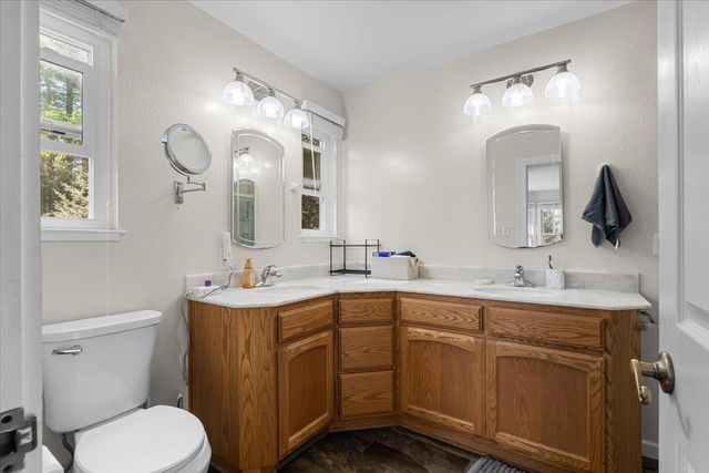 15580 Kitkitdizze Dr, Grass Valley, CA 95945