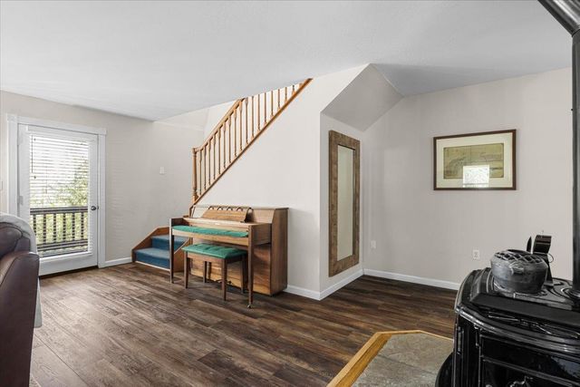 15580 Kitkitdizze Dr, Grass Valley, CA 95945