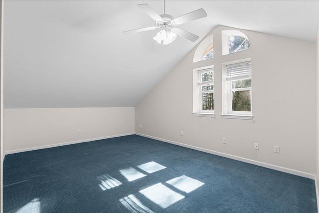 15580 Kitkitdizze Dr, Grass Valley, CA 95945