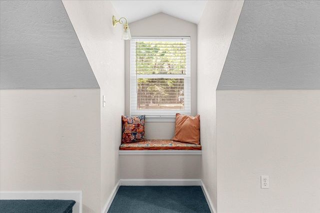 15580 Kitkitdizze Dr, Grass Valley, CA 95945