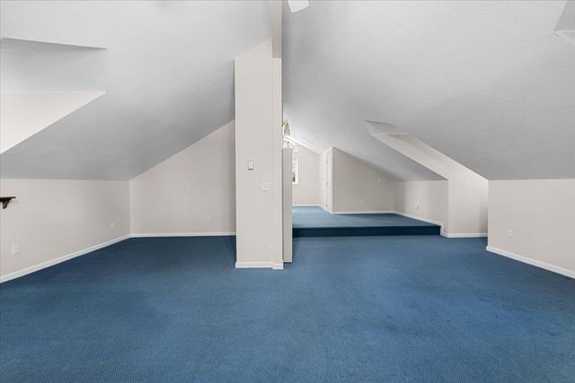 15580 Kitkitdizze Dr, Grass Valley, CA 95945