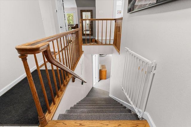 15580 Kitkitdizze Dr, Grass Valley, CA 95945