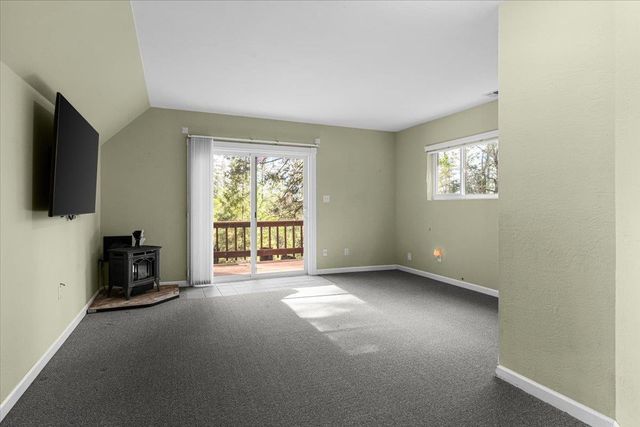 15580 Kitkitdizze Dr, Grass Valley, CA 95945