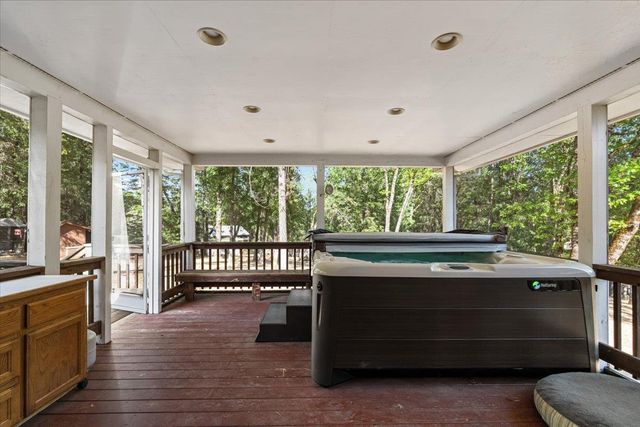 15580 Kitkitdizze Dr, Grass Valley, CA 95945