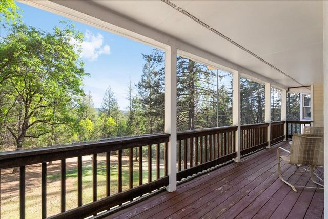 15580 Kitkitdizze Dr, Grass Valley, CA 95945