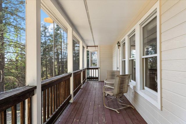 15580 Kitkitdizze Dr, Grass Valley, CA 95945