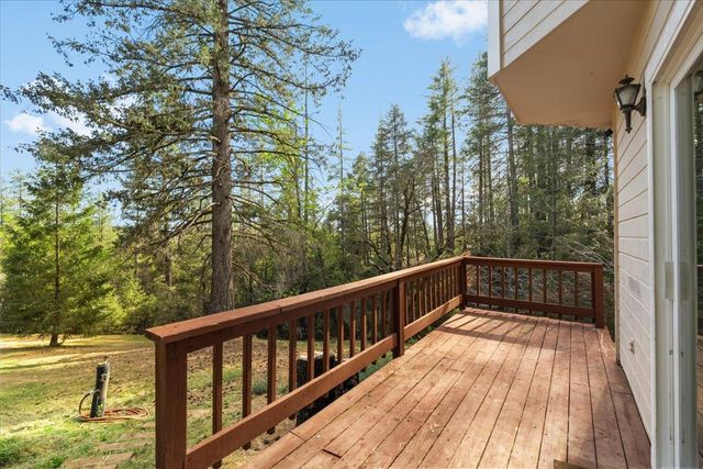 15580 Kitkitdizze Dr, Grass Valley, CA 95945