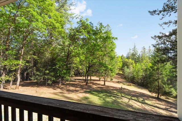 15580 Kitkitdizze Dr, Grass Valley, CA 95945