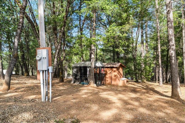 15580 Kitkitdizze Dr, Grass Valley, CA 95945