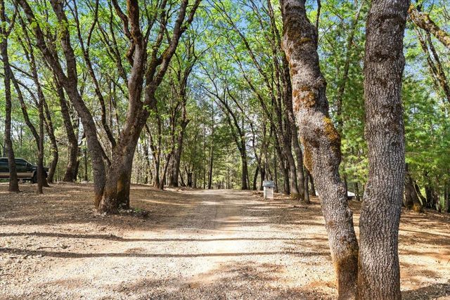 15580 Kitkitdizze Dr, Grass Valley, CA 95945