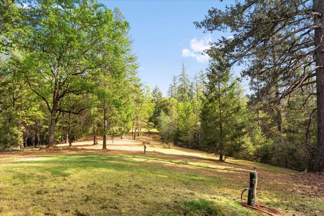 15580 Kitkitdizze Dr, Grass Valley, CA 95945