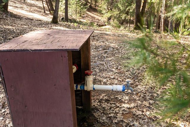 15580 Kitkitdizze Dr, Grass Valley, CA 95945