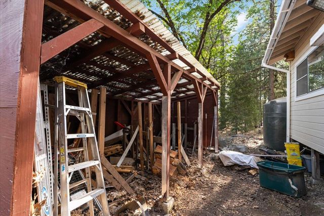 15580 Kitkitdizze Dr, Grass Valley, CA 95945