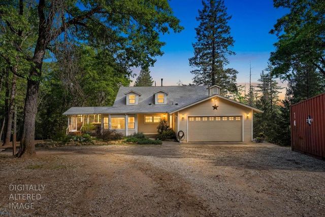 15580 Kitkitdizze Dr, Grass Valley, CA 95945
