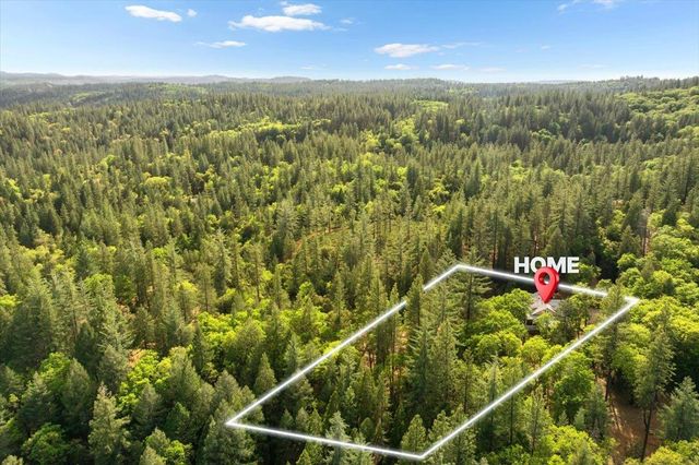 15580 Kitkitdizze Dr, Grass Valley, CA 95945