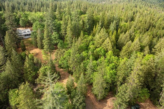 15580 Kitkitdizze Dr, Grass Valley, CA 95945