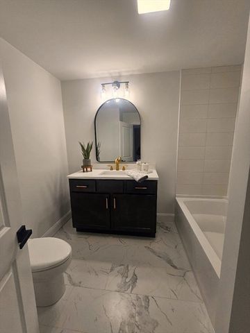 1094 Glebe St, Taunton, MA 02780